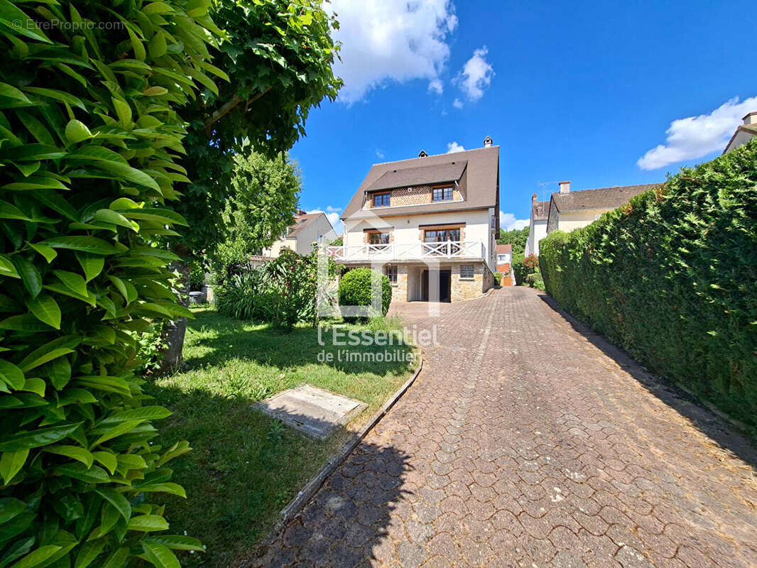 Maison à VAUX-SUR-SEINE