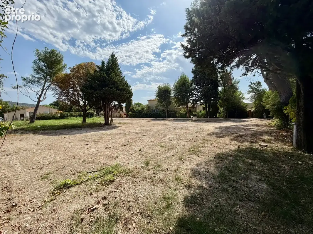 Terrain à EYGUIERES