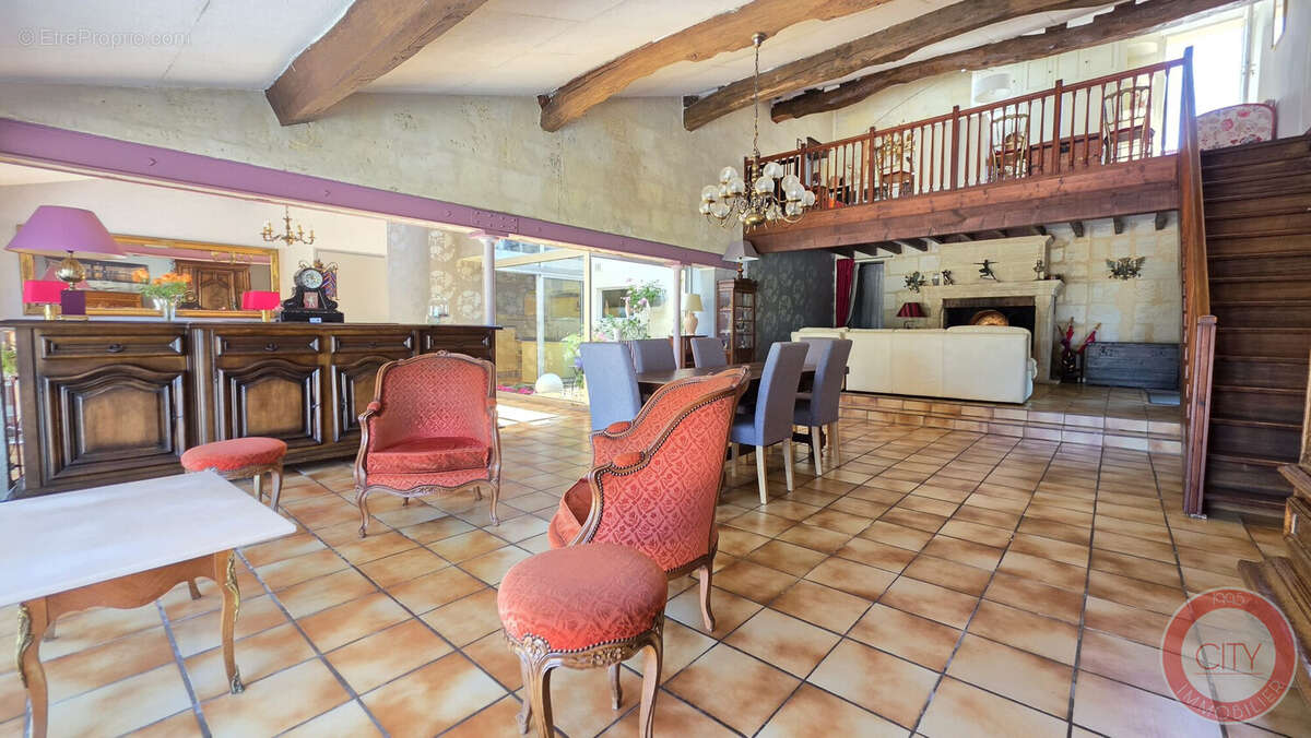 Maison 305 m² à Saint-Sulpice-De-Faleyrens  - photo 3