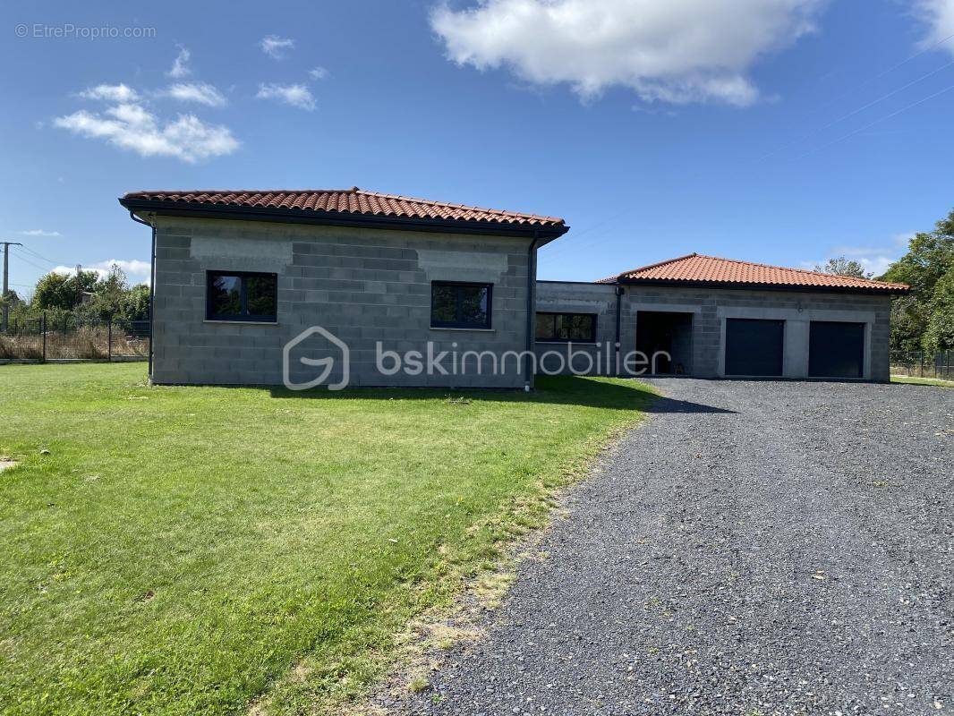 Maison à BELLEVUE-LA-MONTAGNE