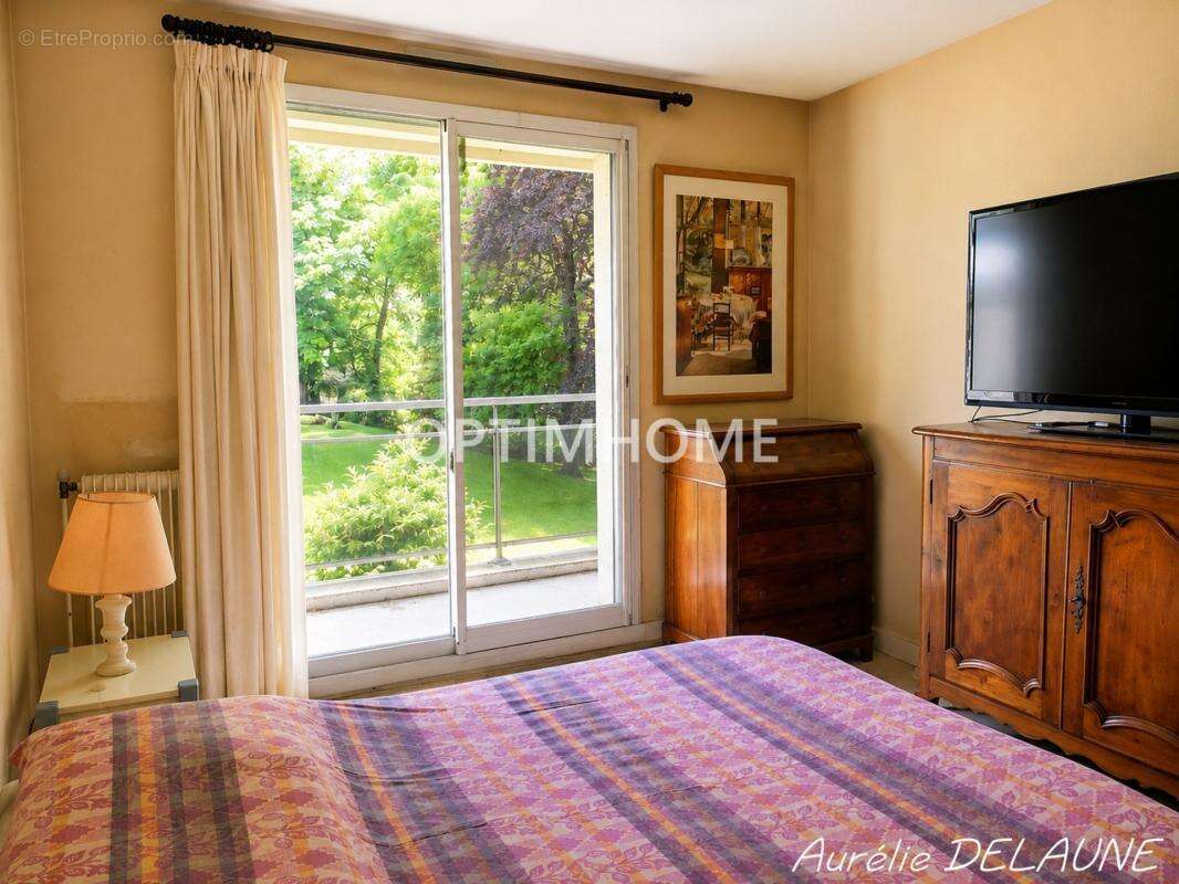 Appartement 92m2 - T4 - 2 chambres - Balcon - Cave - Box - Proche centre-ville et gare RER D - photo 6