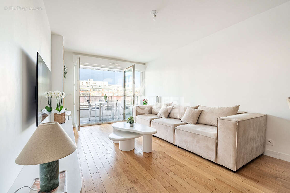 Appartement à COURBEVOIE