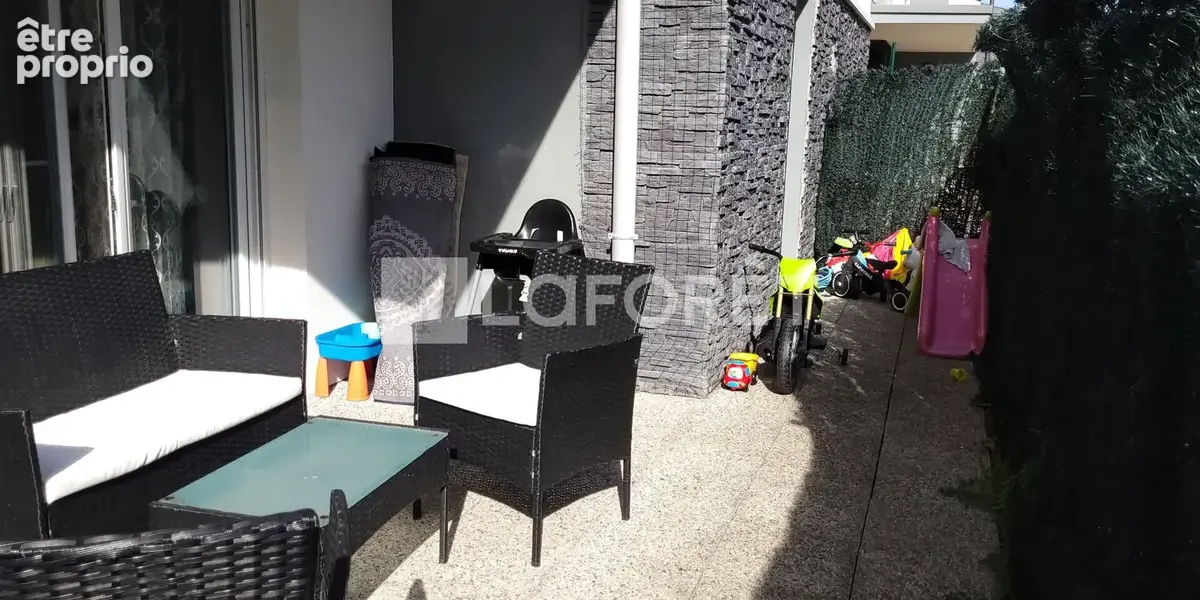À vendre - Appartement F3 avec 2 terrasses et box à Thiais - photo 12