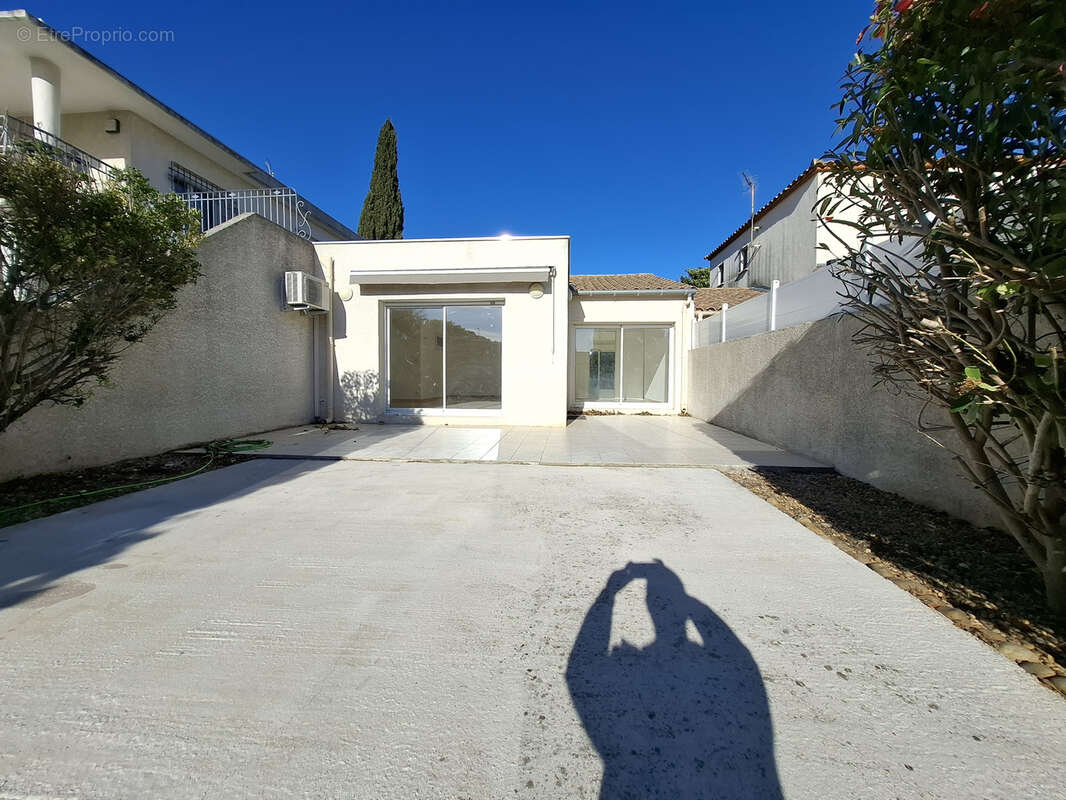 Maison à VALERGUES