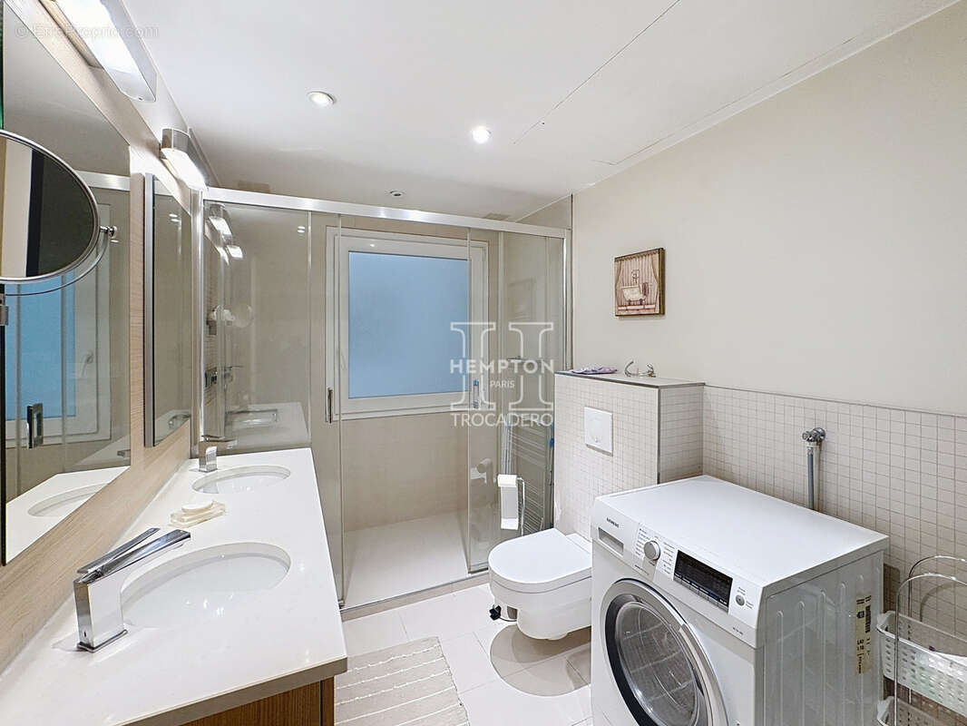 Appartement à PARIS-8E