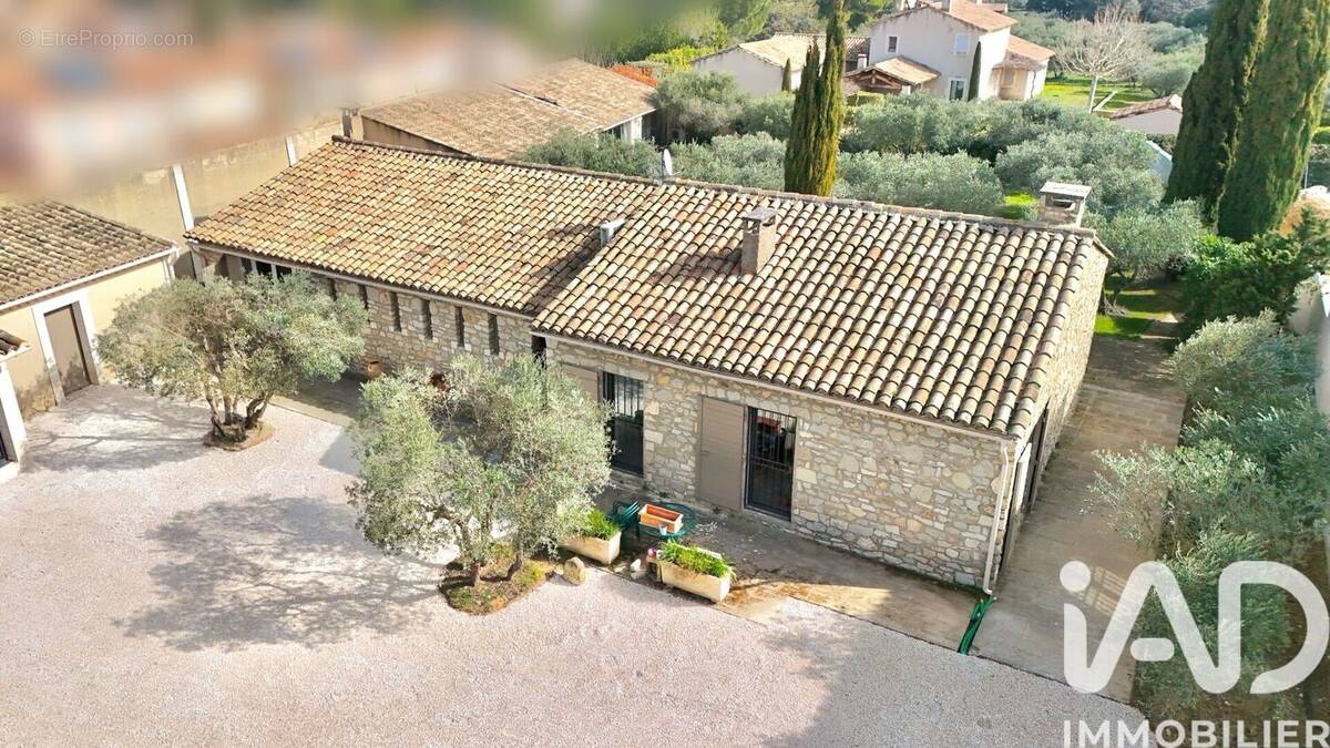 Photo 1 - Maison à EYGALIERES