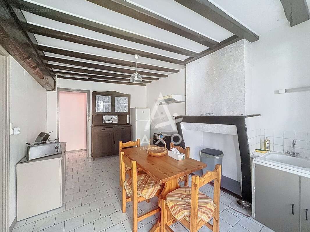 Maison avec nombreuses dépendances et fort potentiel d'aménagement - photo 3