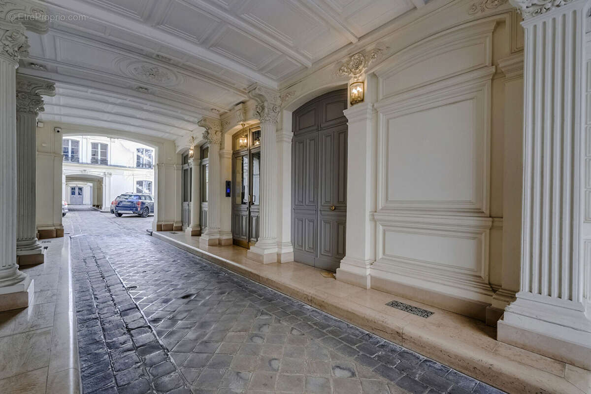 Appartement à PARIS-8E