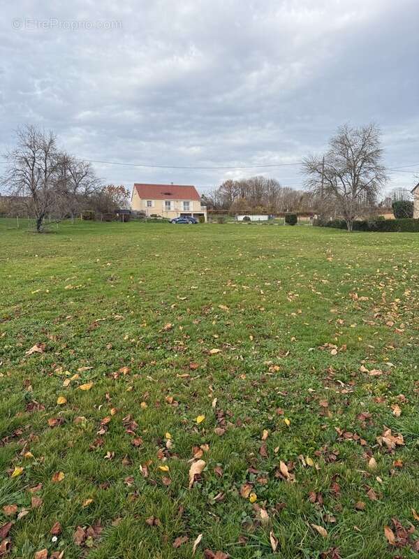 Terrain à MEASNES