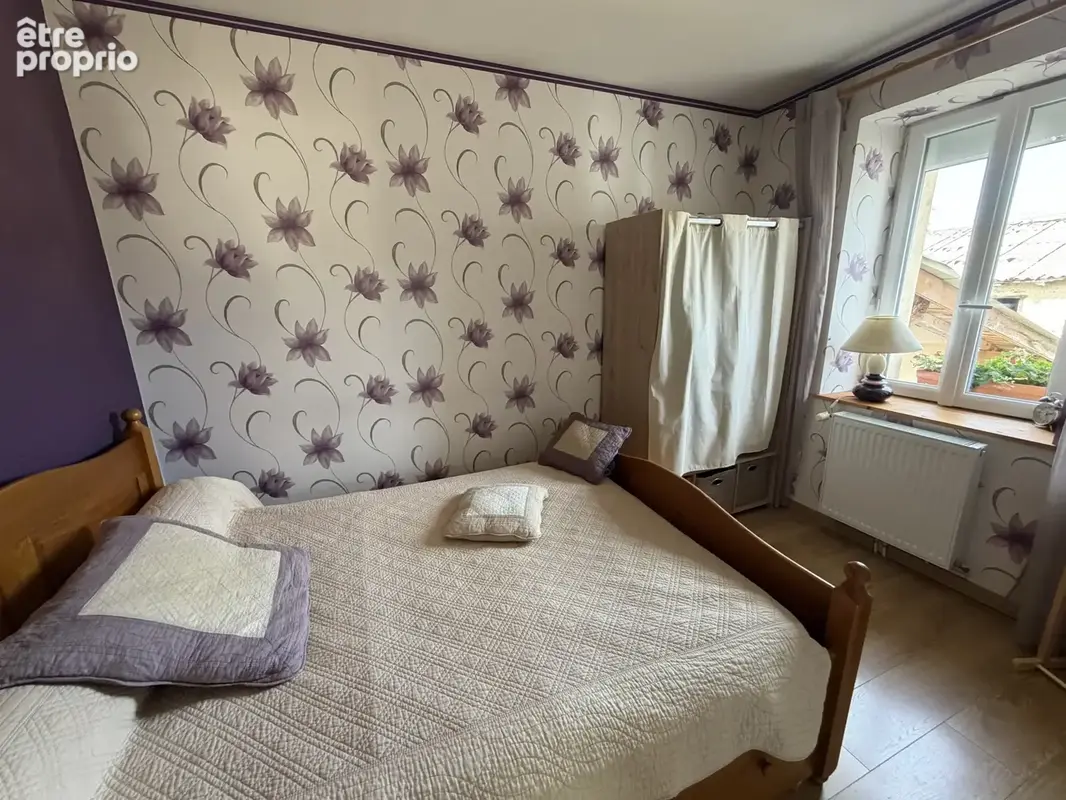 Maison rénovée avec un hectare de terrain - photo 7