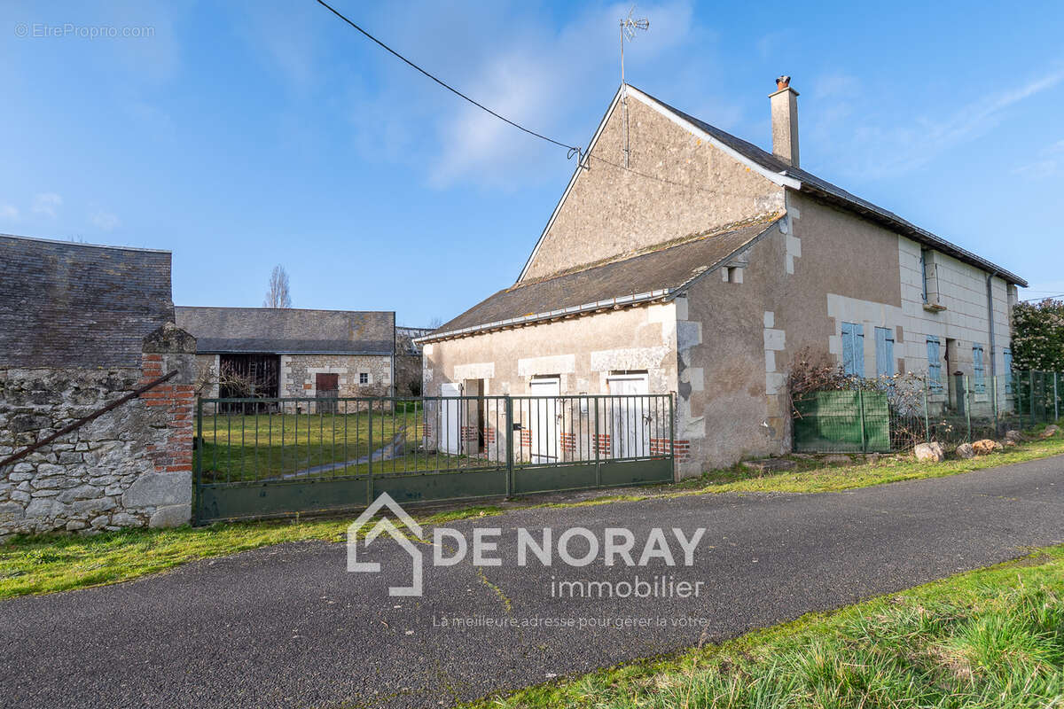 Deux maison, 260m2 et 90m2, dépendances terrain clos de 7500m2 - photo 12