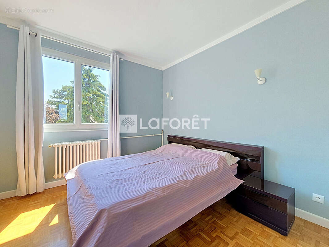 Appartement à BOURG-LA-REINE
