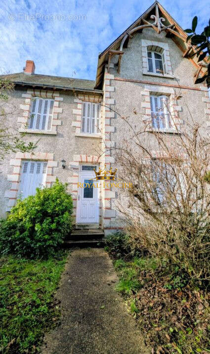 Maison 104 m² à Les Ormes  - photo 2