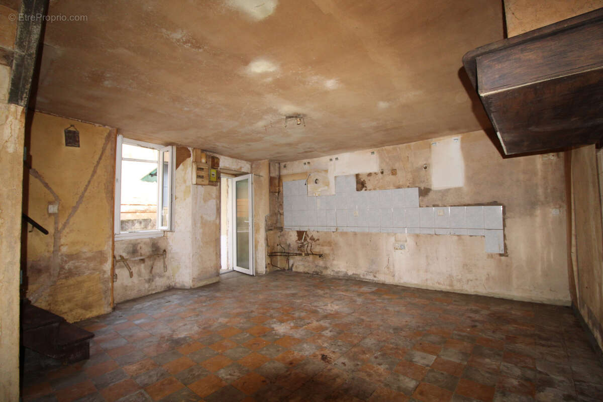 Maison à SAINT-GEORGES-DE-LUZENCON