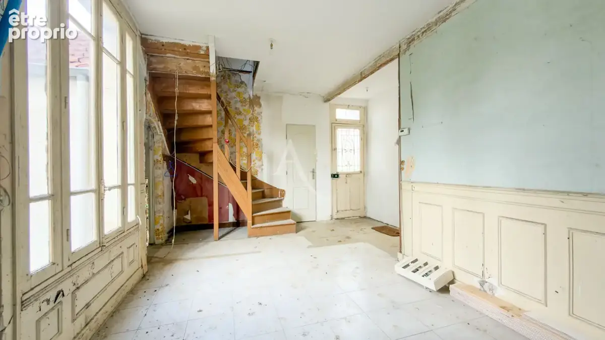 Maison à rénover avec une dépendance aménagée en fond de parcelle. - photo 5