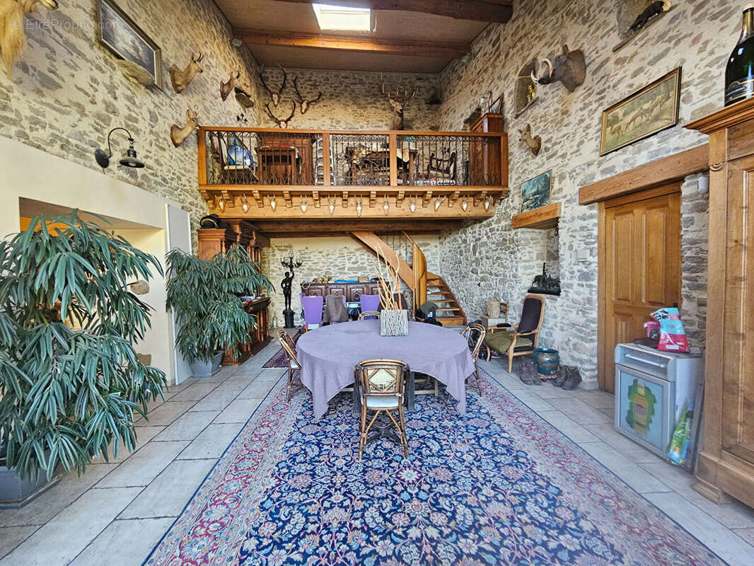 Maison à VILLEMOUSTAUSSOU