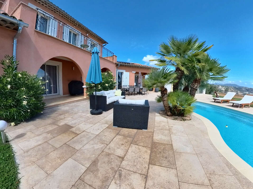 Maison à SAINT-LAURENT-DU-VAR