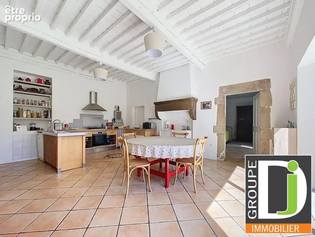 Batisse de caractère à vendre à Upie, avec grandes dépendanc - photo 7
