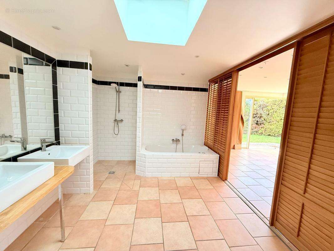 Maison à AUVERS-SUR-OISE