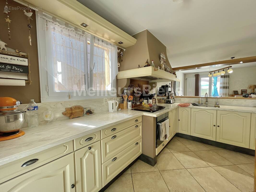 Maison à VIC-LA-GARDIOLE