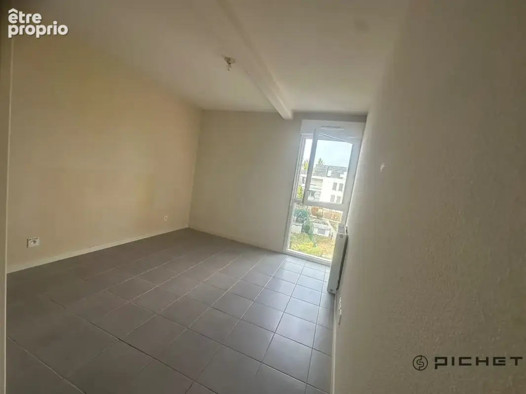 A VENDRE à VILLENVE D'ORNON Appartement de type T2 de 43m² avec terrasse, parking et cellier - photo 4