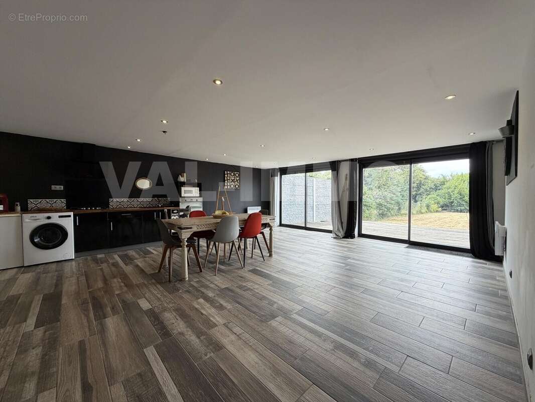 Maison 136 m² à Oisy-Le-Verger  - photo 2