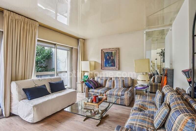 Appartement à PARIS-8E