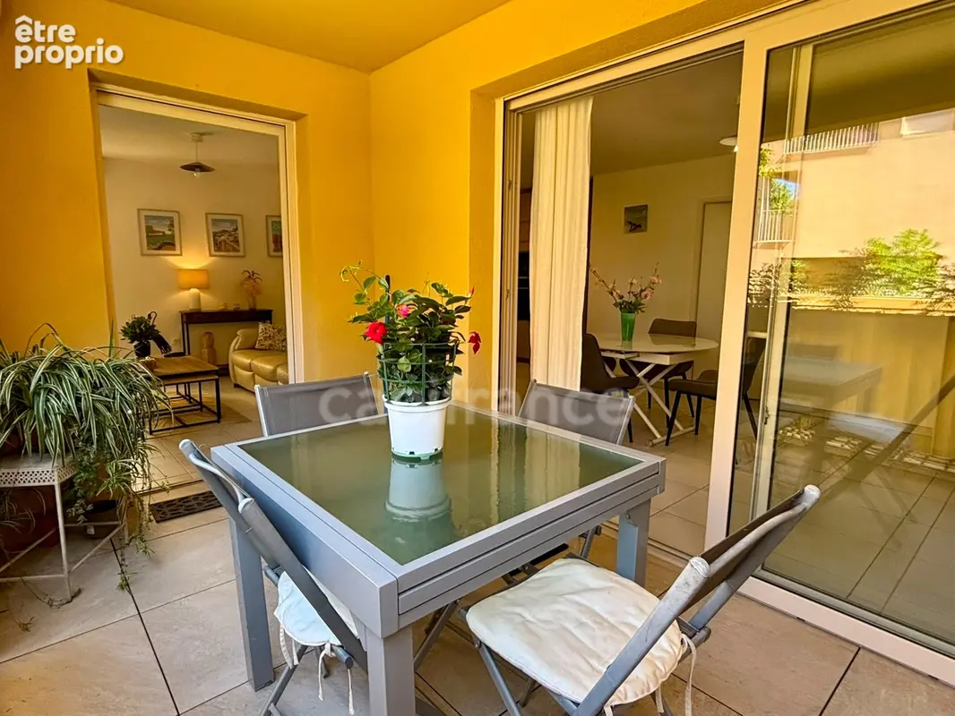 Appartement à vendre 4 pièces HYERES (83) - Plain pied - 2 parkings - 2 terrasses - photo 8