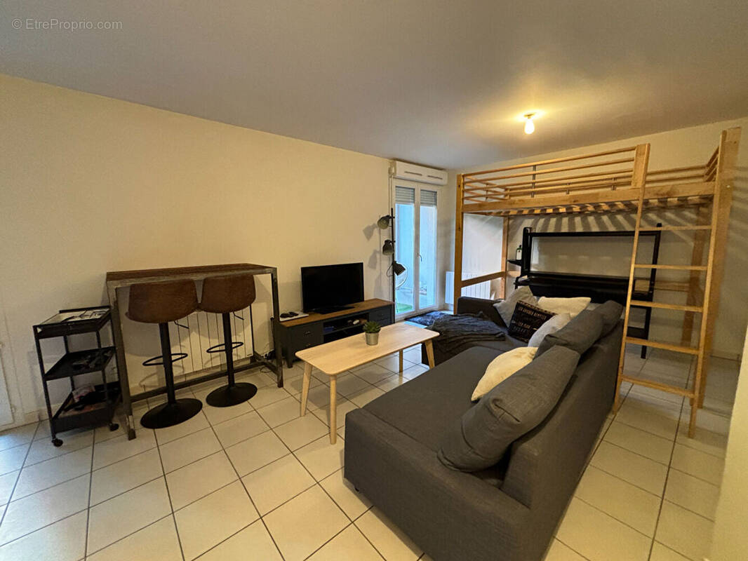 Appartement à GREZIEU-LA-VARENNE