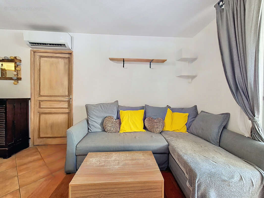 Appartement à LA CROIX-VALMER