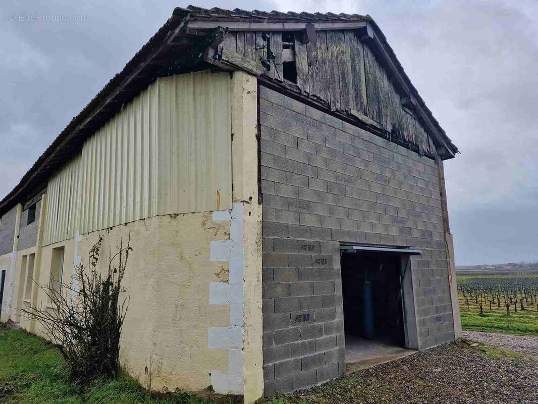 Parking à SAINT-AUBIN-DE-BLAYE