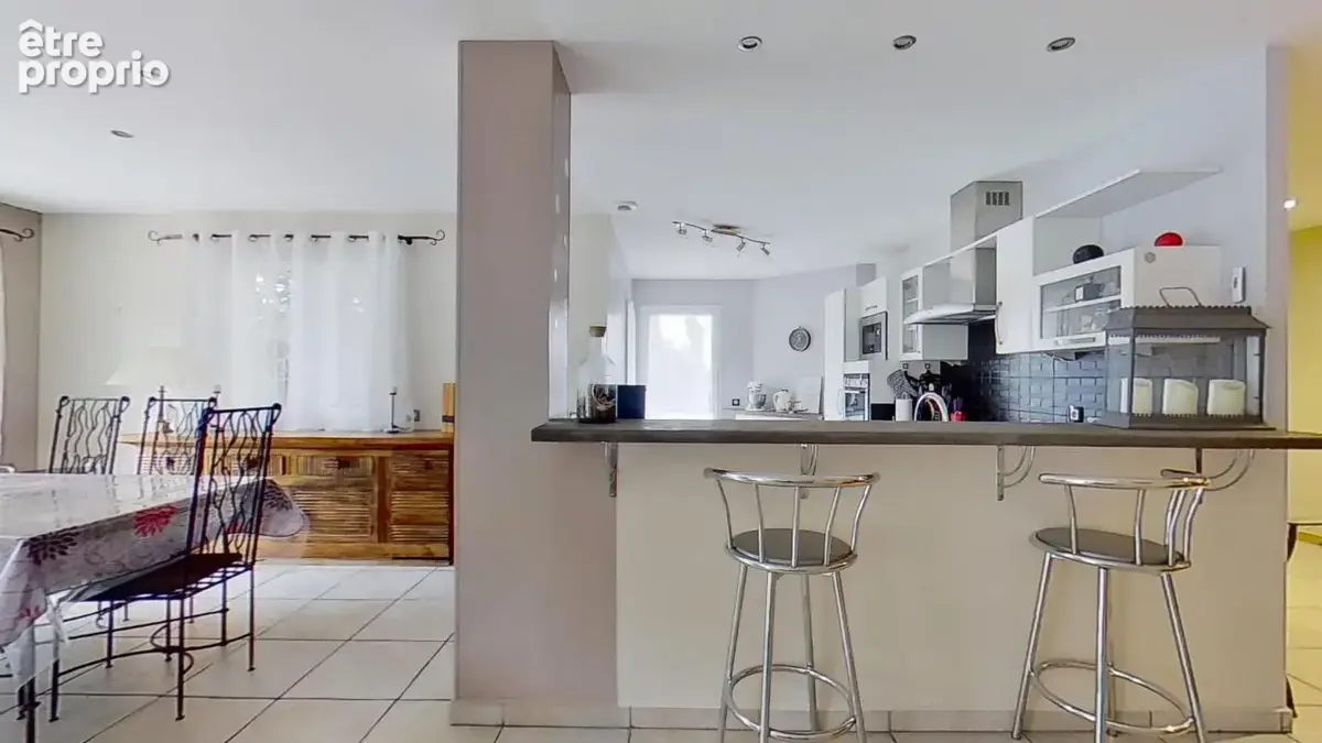 Maison 5 pièces 141 m² à vendre à Bron (69500) - photo 5