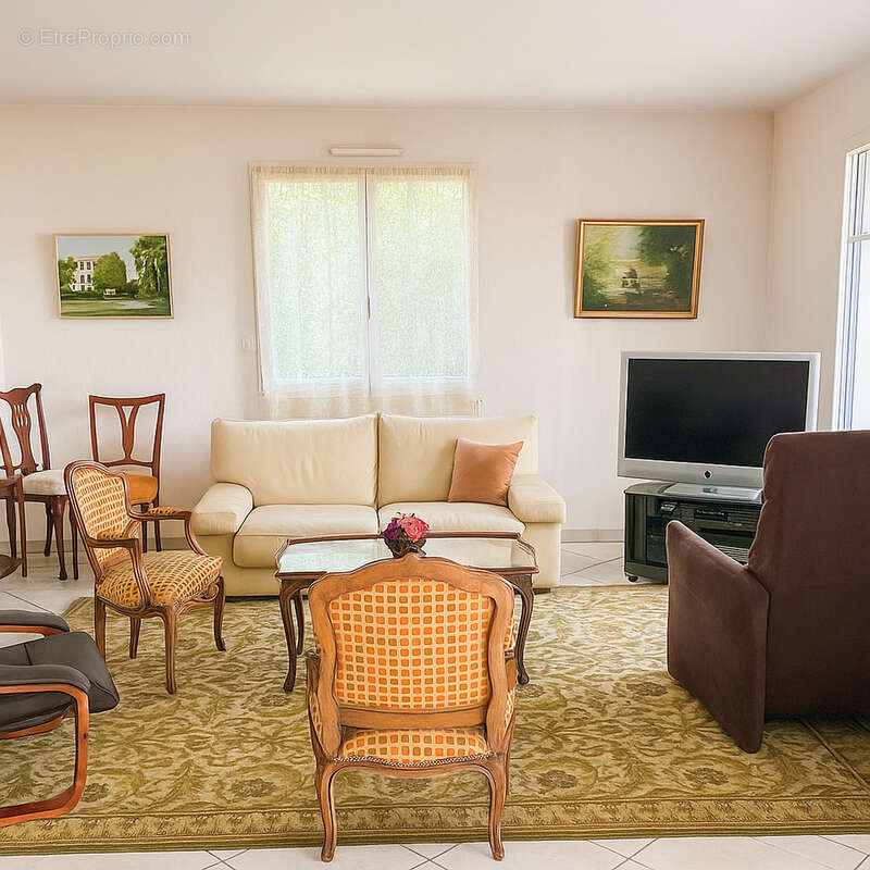 À vendre   Appartement T4 de 143 m2 avec garage   Résidence calme proche centre-ville - photo 4