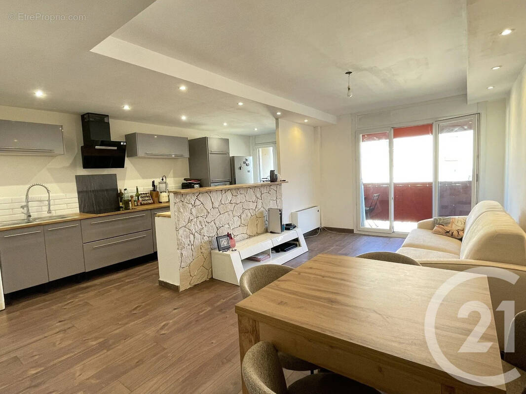 Appartement à SAINT-LAURENT-DU-VAR