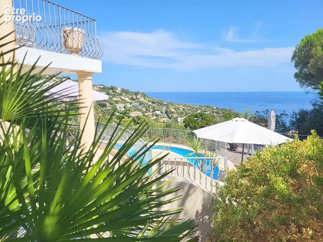 A vendre villa provencale vue mer golfe st tropez garage tout a pied aux issambres - photo 9