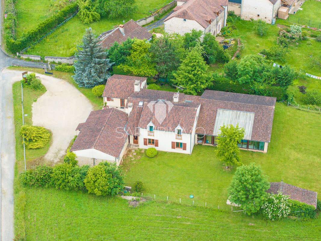 Maison à CHERVEIX-CUBAS
