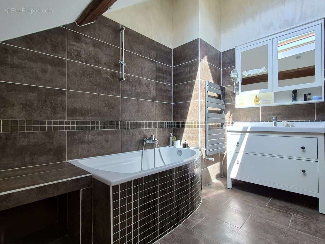 Maison à VETRAZ-MONTHOUX