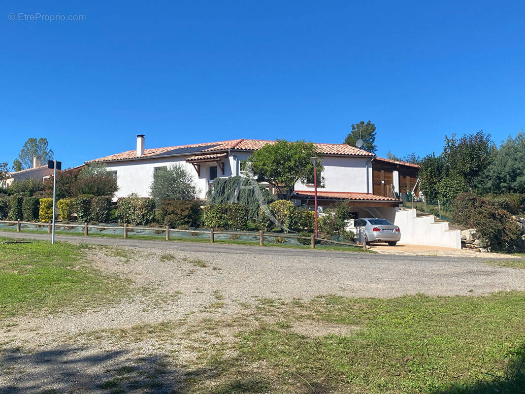 Maison à LAGUEPIE