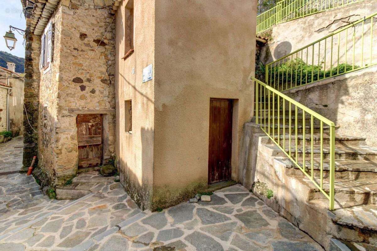 Maison à COLLONGUES