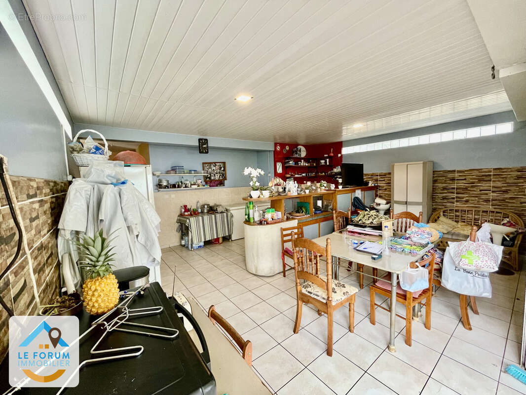 Saint joseph 97480 - grande maison - secteur calme - beaux volumes - vue montagne - piscine - photo 3
