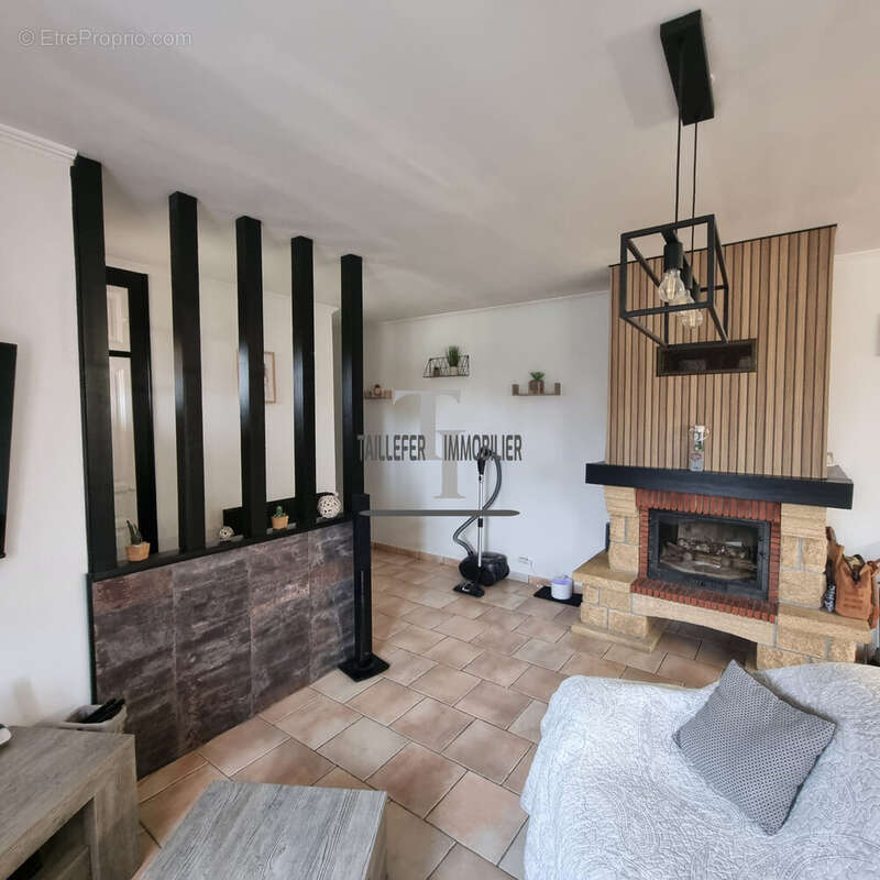 Maison à SAINT-ASTIER