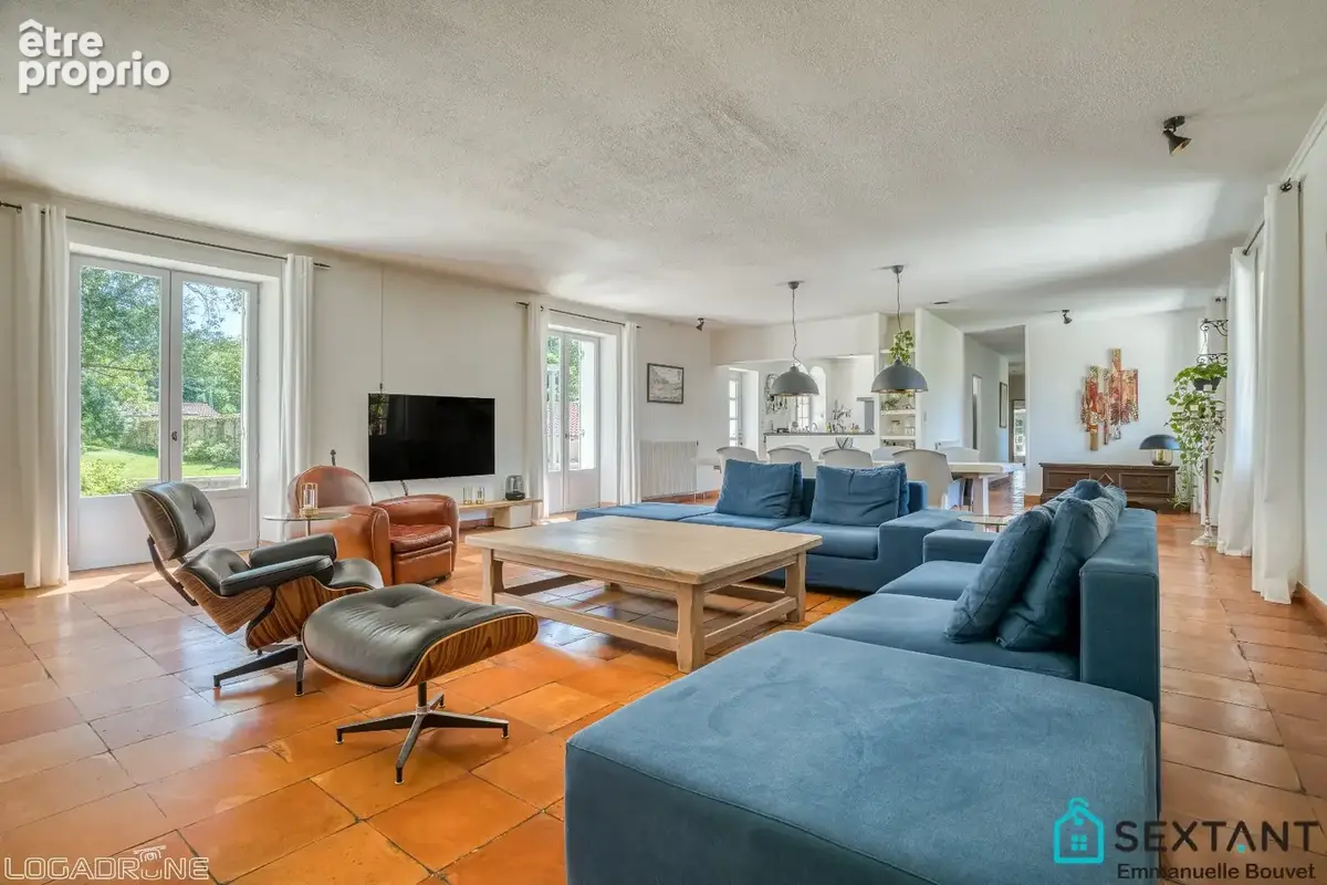 A 15 min de Bergerac, superbe propriété en pierre rénovée sur plus de 3 HA, 4 habitations, grange, superbe espace piscine - photo 20