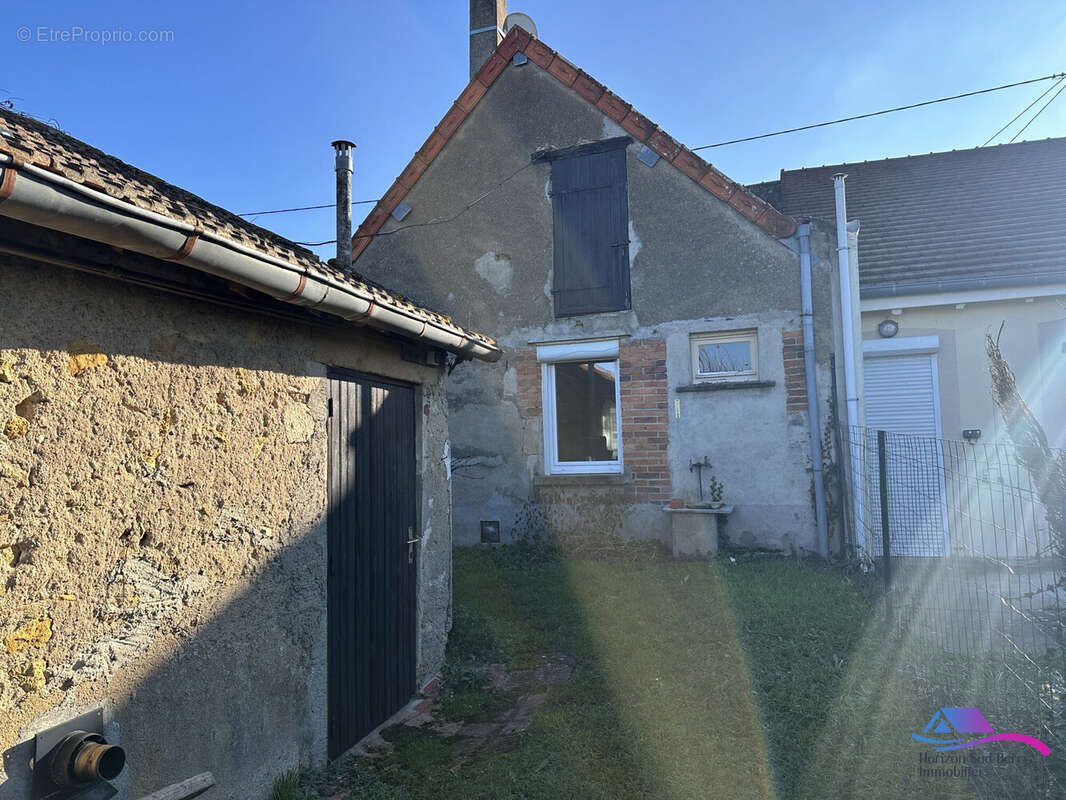 Arrière  - Maison à CHATEAUMEILLANT