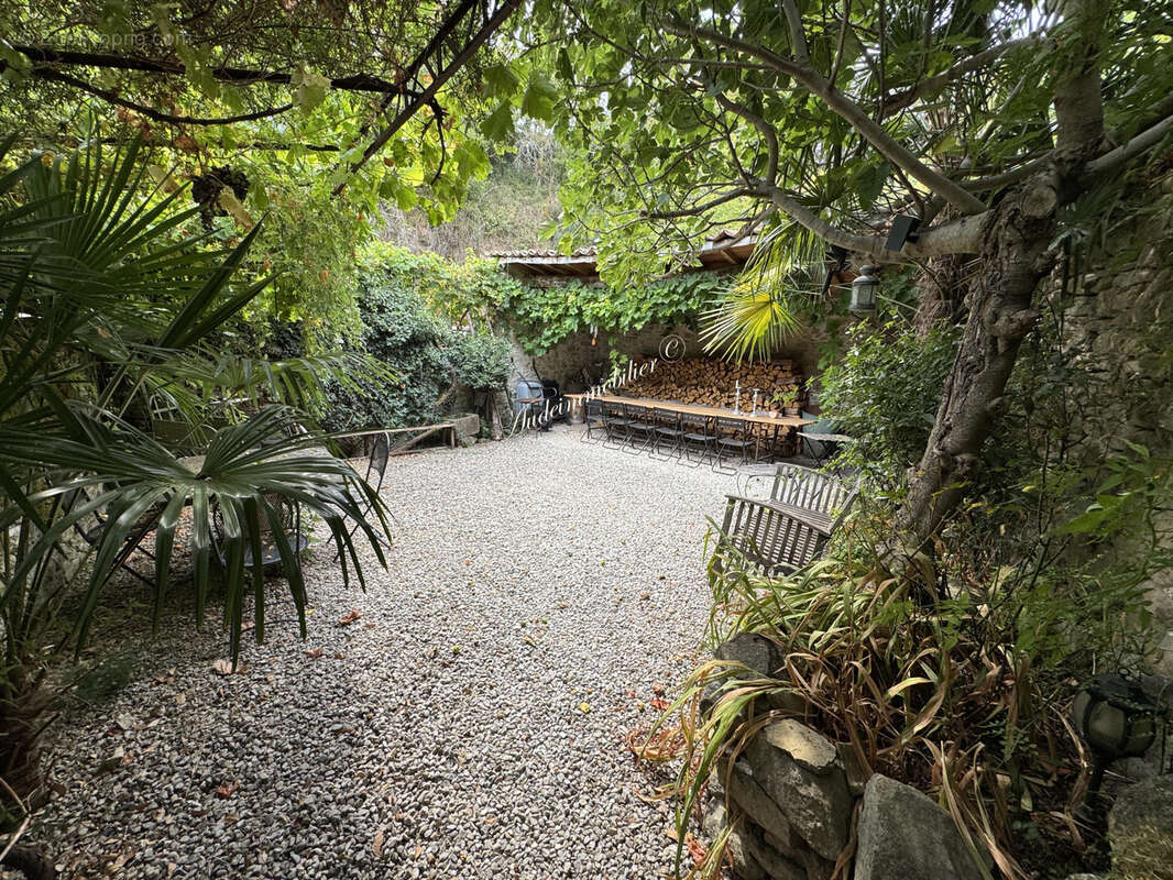 Ensemble immobilier de 3 maisons avec piscine et jardins - photo 30