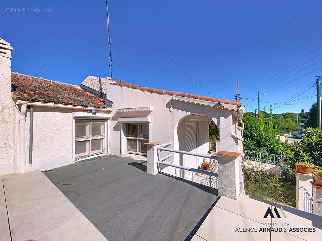 Maison à SAINT-CYR-SUR-MER