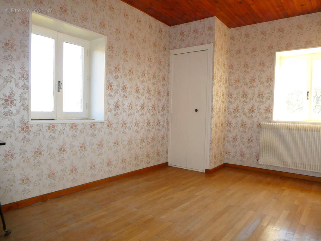 Maison à SAINT-LAURENT-DE-CHAMOUSSET