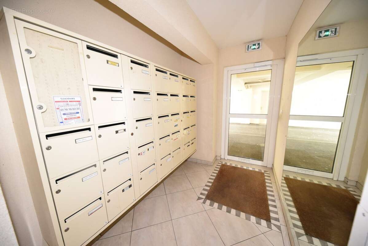 Appartement à VAUJOURS