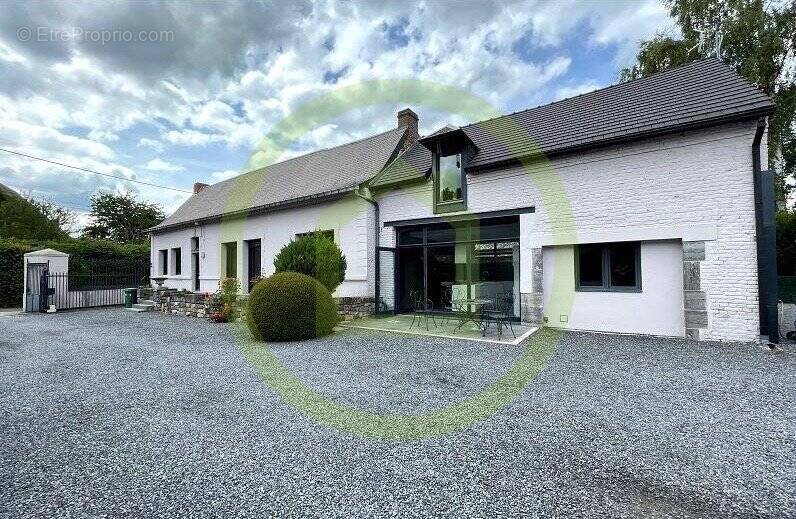 Maison à JENLAIN