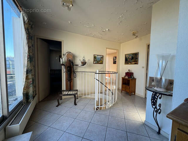À Sucy-En-Brie, grand appartement avec terrasse balcon à acheter - photo 6