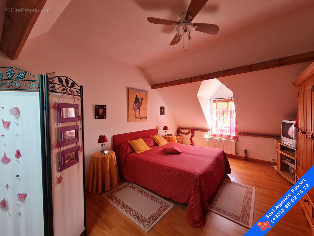 Maison à LA CELLE-SAINT-CYR